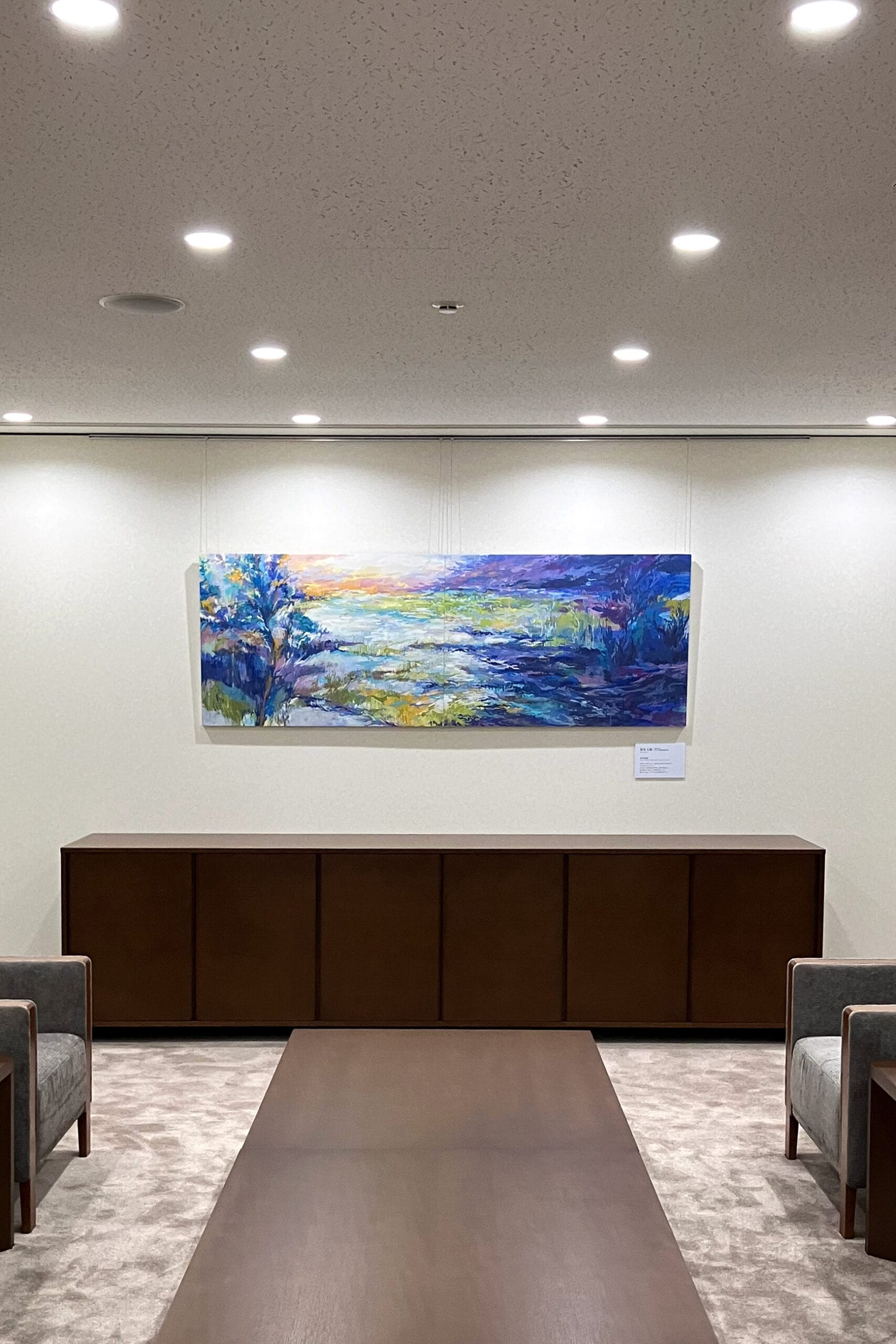 四国電力株式会社の応接室に展示されている冨本 七絵氏の作品『夜の気配』
