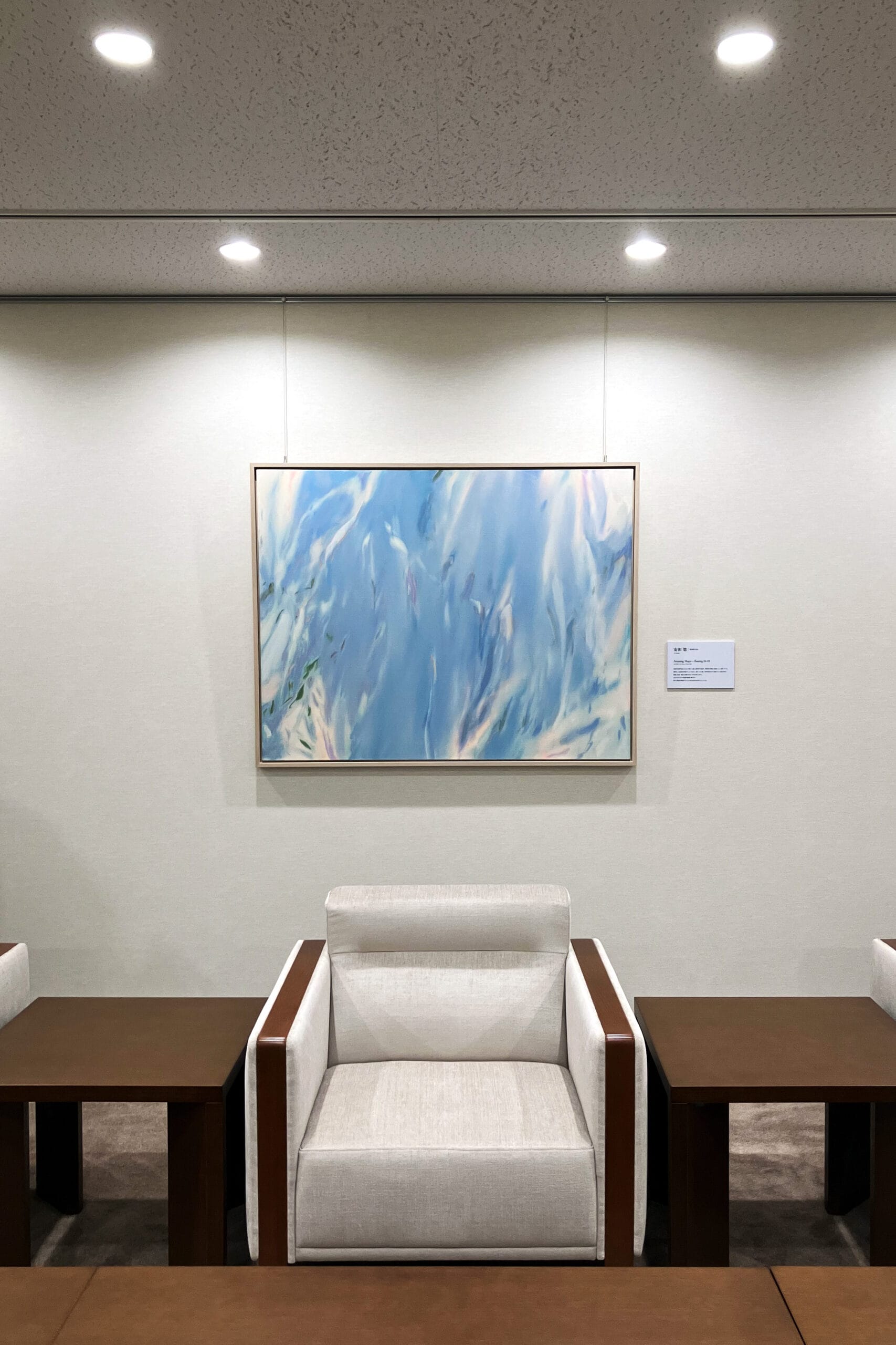 四国電力株式会社の応接室に展示されている安田 悠氏の作品『Attaining Shape — floating 26-01』
